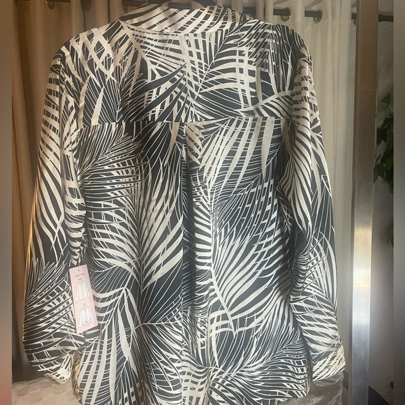 Black and Cream Plus-size Contemporary Geometric Print Women’s Blouse NWT - Picture 3 of 13